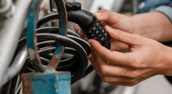 Antivol moto homologué et assurance : les règles